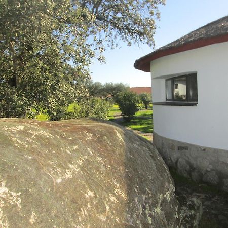 Chozos De La Dehesa Apart otel La Roca de la Sierra Dış mekan fotoğraf