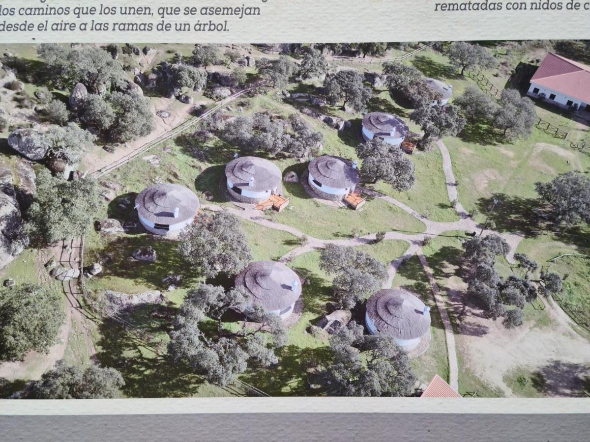 Chozos De La Dehesa Apart otel La Roca de la Sierra Dış mekan fotoğraf