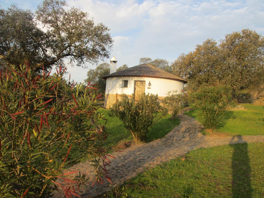 Chozos De La Dehesa Apart otel La Roca de la Sierra Dış mekan fotoğraf