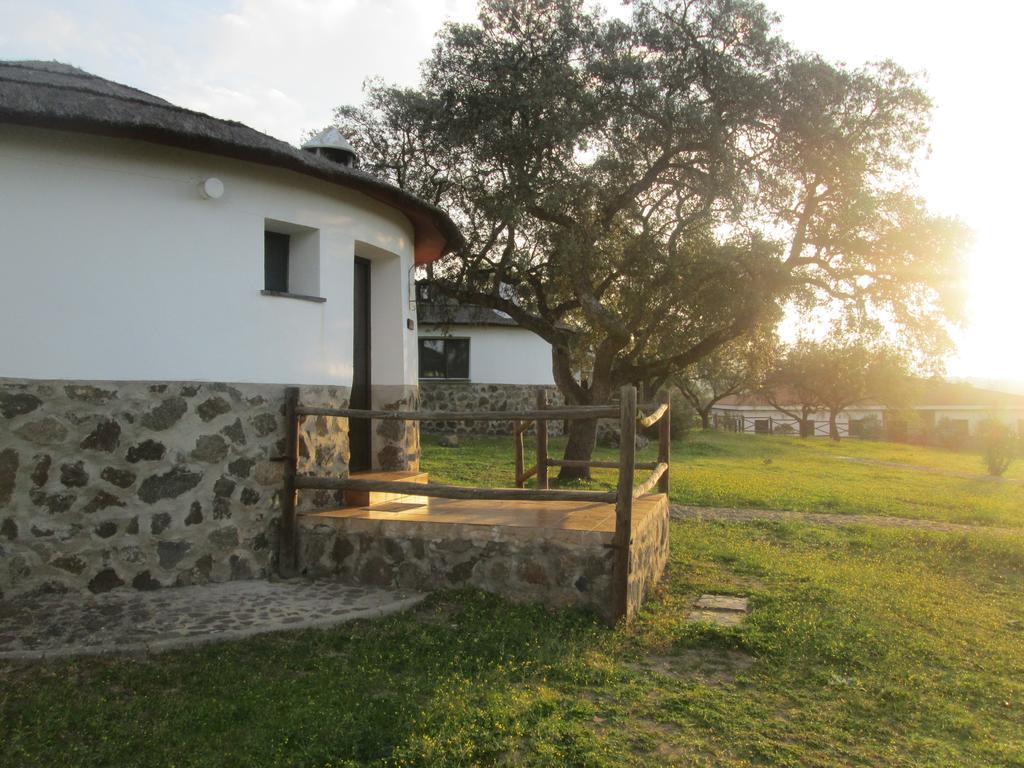 Chozos De La Dehesa Apart otel La Roca de la Sierra Dış mekan fotoğraf
