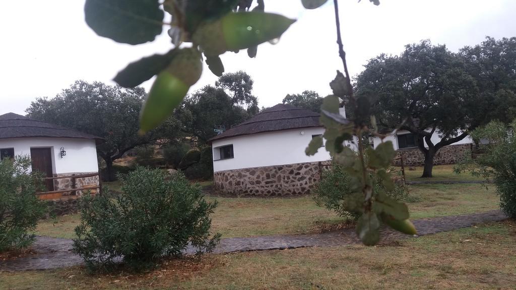 Chozos De La Dehesa Apart otel La Roca de la Sierra Dış mekan fotoğraf