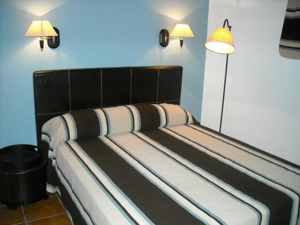 Chozos De La Dehesa Apart otel La Roca de la Sierra Dış mekan fotoğraf