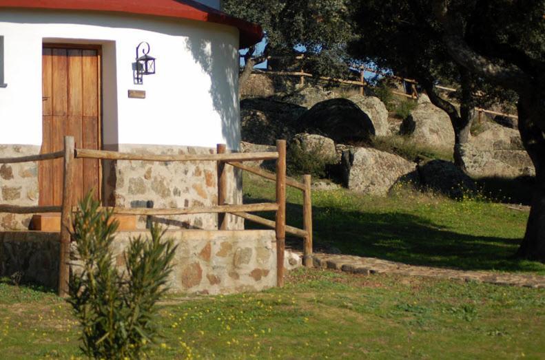 Chozos De La Dehesa Apart otel La Roca de la Sierra Dış mekan fotoğraf